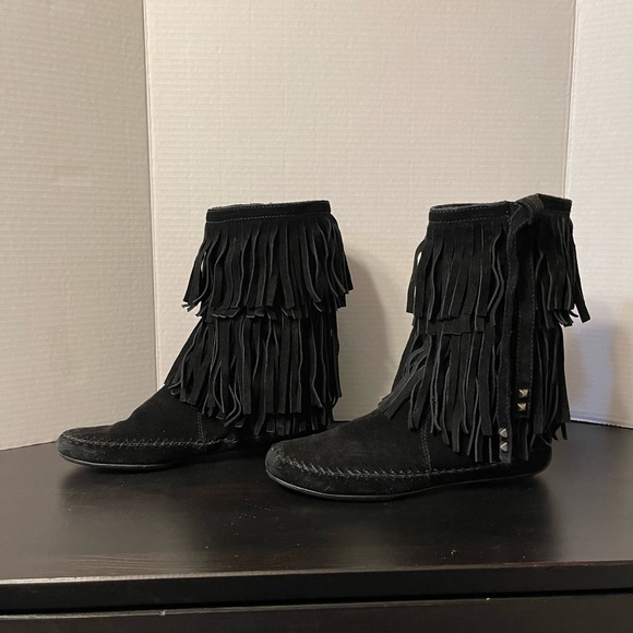 Juicy Couture womens black suede moccasin boots with fringe - Picture 1 of 5
